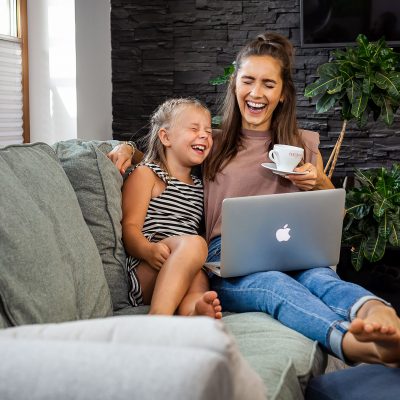 Prosimy nie dotykać sofy… tylko na niej usiąść